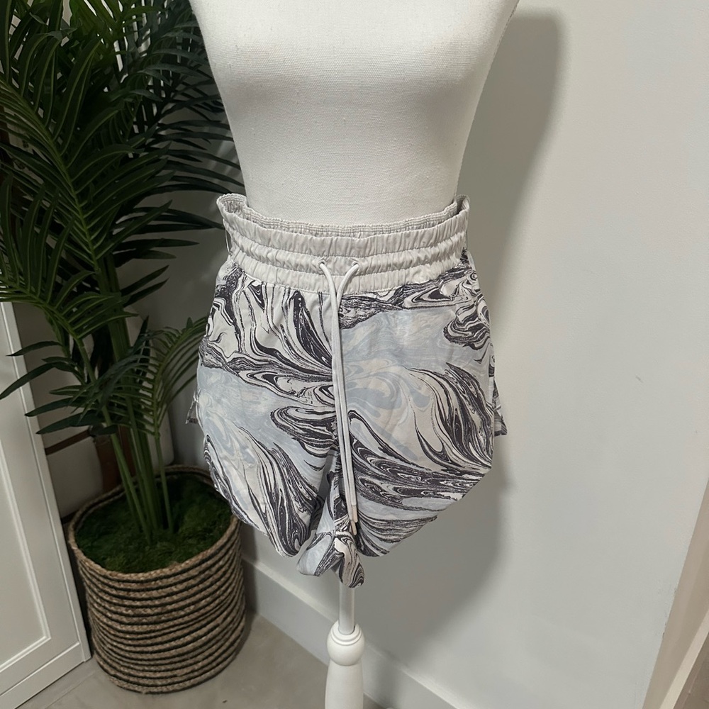 Athleta Stylish Women's Black and White Shorts